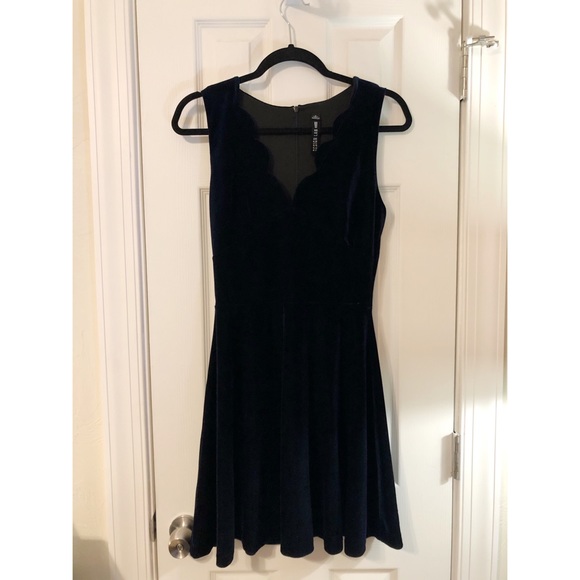 Design Lab Lord & Taylor Dresses Lord Taylor Design Lab Scalloped